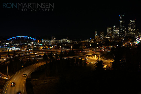 a6000City-368_ISO 800_1-6 sec at f - 4.0_E 16-70mm F4 ZA OSS at 20 mm