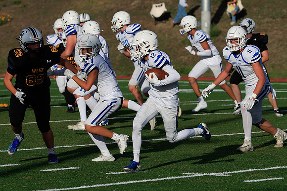 vs West Seattle-510 [1-1000 sec at f - 7.1 200 mm Canon Canon EOS-1D X Mark II EF70-200mm f-2.8L IS II USM]