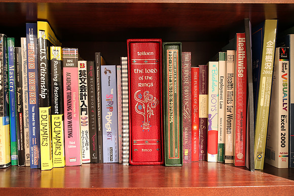 Sigma35Bookshelf-12_ISO 320_25.0 sec at f - 8.0_35mm at 35 mm