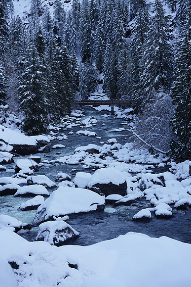 Leavenworth Dec 2017-150 ILCE-7RM3 FE 90mm F2.8 Macro G OSS 90 mm 1-200 sec at f - 5.6 ISO 250_
