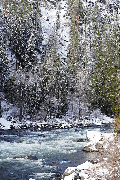 Leavenworth Dec 2017-164 ILCE-7RM3 FE 90mm F2.8 Macro G OSS 90 mm 1-200 sec at f - 5.6 ISO 160_