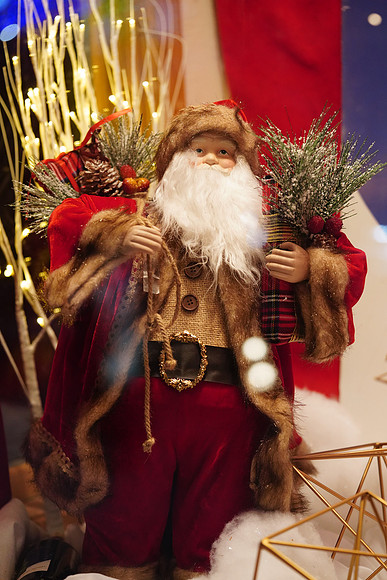 Leavenworth Dec 2017-38 ILCE-7RM3 FE 90mm F2.8 Macro G OSS 90 mm 1-200 sec at f - 3.2 ISO 4000_