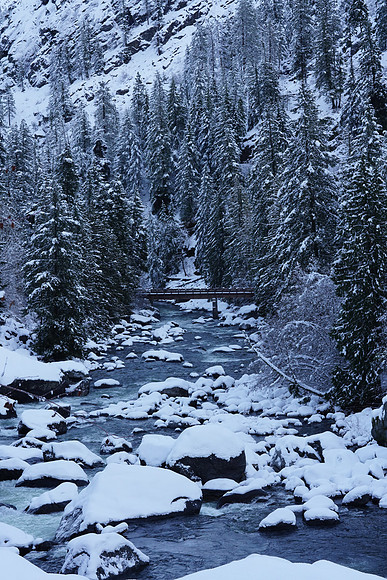 Leavenworth Dec 2017-156 ILCE-7RM3 FE 90mm F2.8 Macro G OSS 90 mm 1-100 sec at f - 16 ISO 1250_