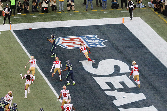 EOS R NFL-343 Canon EOS R EF70-200mm f-2.8L IS II USM 200 mm 1-1600 sec at f - 5.6 ISO 5000_