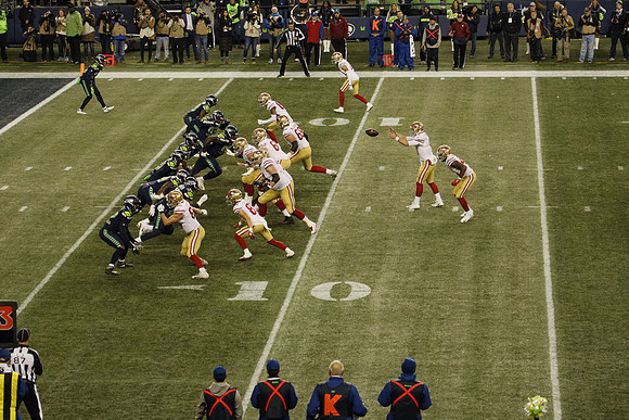 EOS R NFL-812 Canon EOS R RF24-105mm F4 L IS USM 105 mm 1-1000 sec at f - 4.0 ISO 3200_