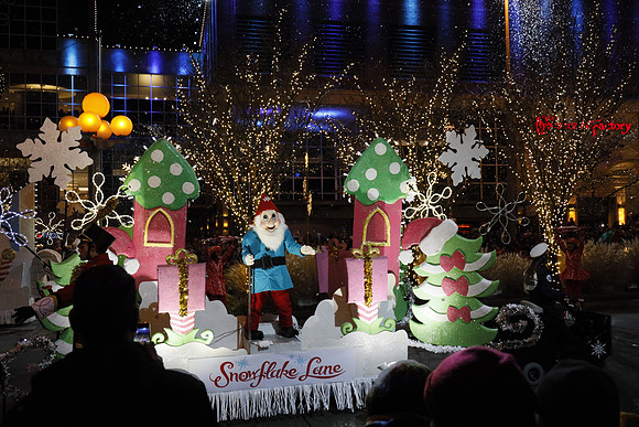 Snowflake Lane 2018-149 Canon EOS R RF24-105mm F4 L IS USM 35 mm 1-500 sec at f - 5.0 ISO 6400_