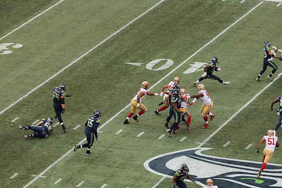EOS R NFL-54 Canon EOS R EF70-200mm f-2.8L IS II USM 200 mm 1-1000 sec at f - 4.0 ISO 1000_