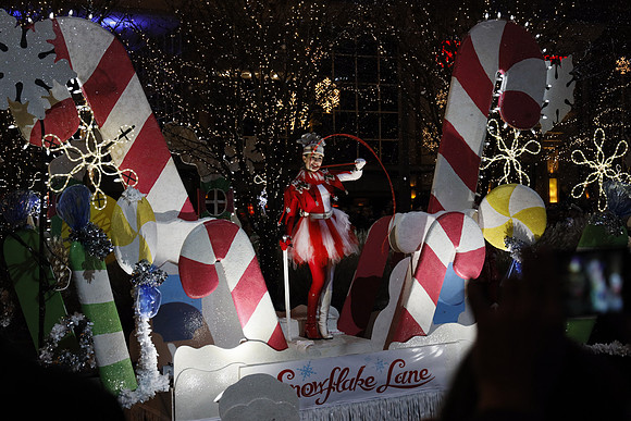 Snowflake Lane 2018-133 Canon EOS R RF24-105mm F4 L IS USM 56 mm 1-500 sec at f - 5.0 ISO 3200_