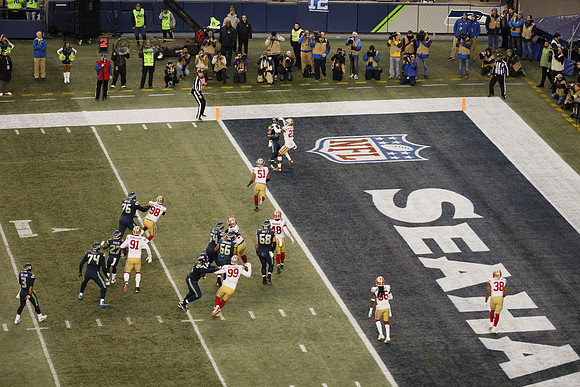 EOS R NFL-649 Canon EOS R EF70-200mm f-2.8L IS II USM 200 mm 1-1600 sec at f - 3.2 ISO 3200_