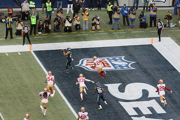 EOS R NFL-344 Canon EOS R EF70-200mm f-2.8L IS II USM 200 mm 1-1600 sec at f - 5.6 ISO 5000_