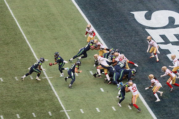 EOS R NFL-321 Canon EOS R EF70-200mm f-2.8L IS II USM 200 mm 1-1600 sec at f - 5.6 ISO 5000_