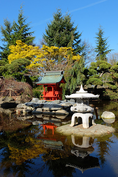 X20-108-2_ISO 100_1-340 sec at f - 5.6_ at 8.6 mm