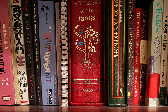 TS_Bookshelf-35_ISO 100_25.0 sec at f - 8.0_TS-E24mm f-3.5L II at 24 mm