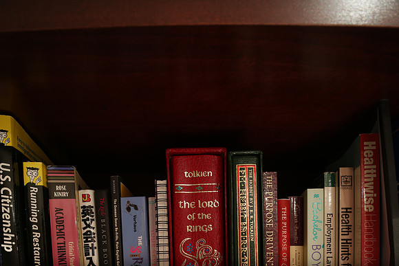 TS_Bookshelf-18_ISO 100_25.0 sec_ at_f - 8.0_RokinonTS24mm