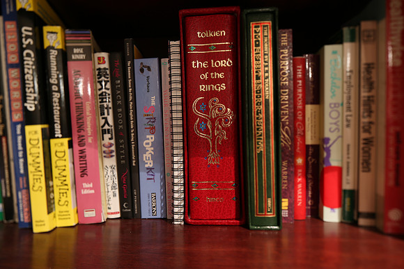 TS_Bookshelf-9_ISO 100_25.0 sec at f - 8.0_TS-E24mm f-3.5L II at 24 mm