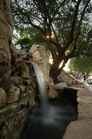 San Antonio-697_ISO 100_2.0 sec at f - 22_EF16-35mm f-4L IS USM at 20 mm