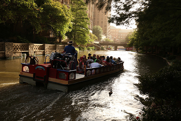 San Antonio-575_ISO 500_1-400 sec at f - 5.6_EF16-35mm f-4L IS USM at 35 mm