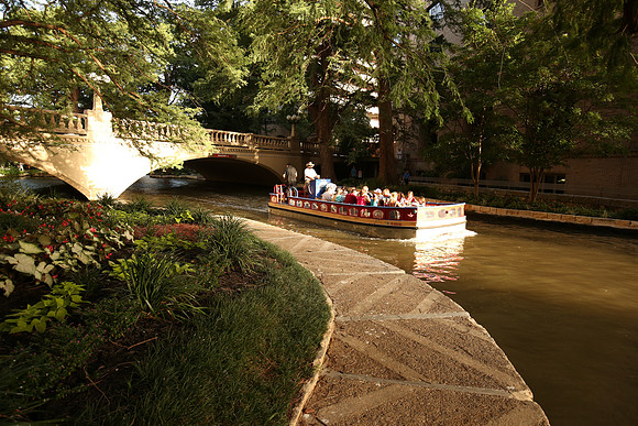 San Antonio-636_ISO 1000_1-320 sec at f - 5.6_EF16-35mm f-4L IS USM at 20 mm