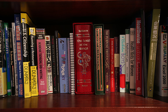 16-35m Bkshelf-29_ISO 100_3.2 sec at f - 4.0_EF16-35mm f-2.8L II USM at 35 mm