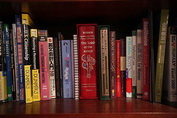 16-35m Bkshelf-27_ISO 100_2.5 sec at f - 2.8_EF16-35mm f-2.8L II USM at 35 mm