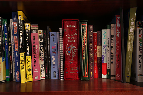 16-35m Bkshelf-31_ISO 100_6.0 sec at f - 5.6_EF16-35mm f-2.8L II USM at 35 mm