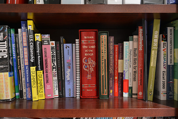 D7100 Bookshelf-8_ISO 400_0.5 sec at f - 2.8_24.0-70.0 mm f-2.8 at 26 mm