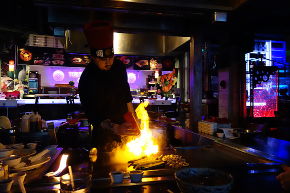 SonyRX100-182_ISO 3200_1-250 sec at f - 1.8_10.4-37.1 mm f-1.8-4.9 at 10.4 mm