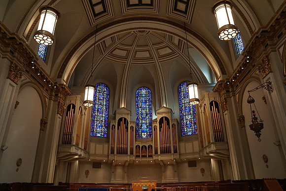 a6000-262-a3000-262_ISO 3200_1-40 sec at f - 5.6_E 16-70mm F4 ZA OSS at 17 mm