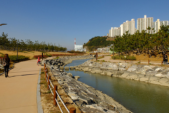 AsiaSnapshots-53_NR-2_ISO 100_1-320 sec at f - 8.0_ at 7.1 mm