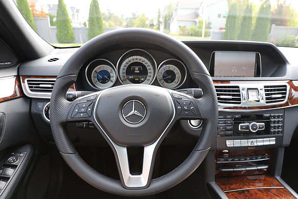 2014 Mercedes-Benz E350 Sept 25 2016-1 Canon EOS-1D X Mark II EF24-70mm f-2.8L II USM 24 mm 1-160 sec at f - 8.0 ISO 1250_