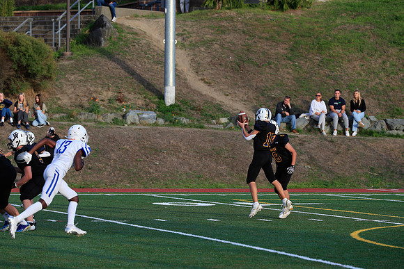 vs West Seattle-1018 [1-640 sec at f - 6.3 200 mm Canon Canon EOS-1D X Mark II EF70-200mm f-2.8L IS II USM]
