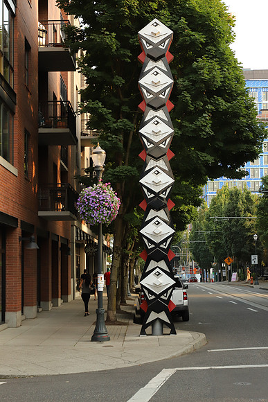 Portland-951 Canon EOS 6D Mark II EF24-105mm f-4L IS II USM 70 mm 1-160 sec at f - 9.0 ISO 1000_