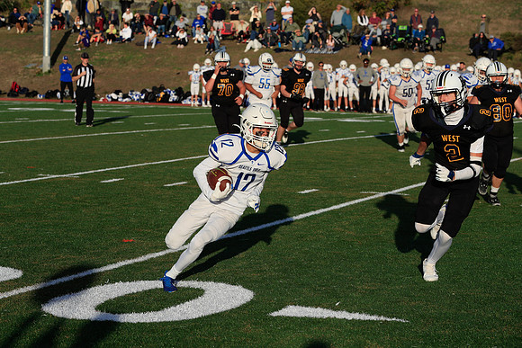 vs West Seattle-824 [1-1000 sec at f - 8.0 115 mm Canon Canon EOS-1D X Mark II EF70-200mm f-2.8L IS II USM]