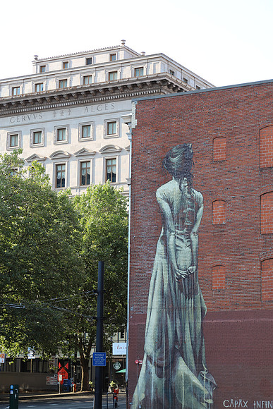 Portland-396 Canon EOS 6D Mark II EF24-105mm f-4L IS II USM 85 mm 1-200 sec at f - 5.6 ISO 160_