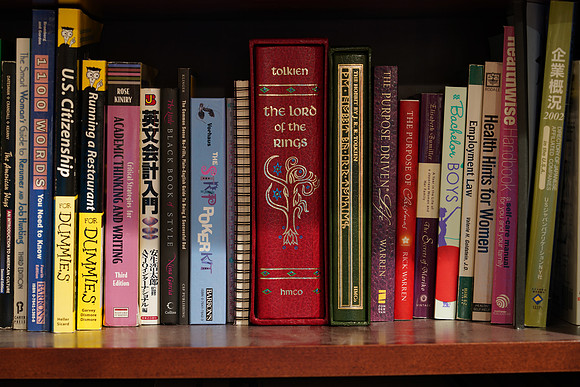 a7r4 bookshelf-4 [8.0 sec at f - 5.6 105 mm Sony ILCE-7RM4 FE 24-105mm F4 G OSS]