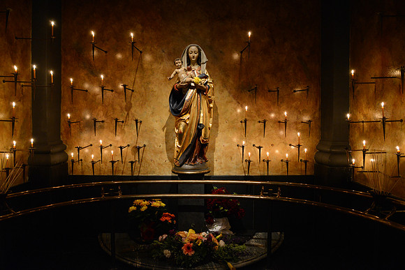D600 - St James Cathedral-17_ISO 3600_1-25 sec at f - 5.6_24.0-85.0 mm f-3.5-4.5 at 24 mm
