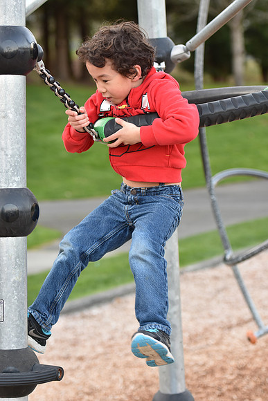 D7200-2-693_ISO 560_1-250 sec at f - 2.8_70.0-200.0 mm f-2.8 at 70 mm