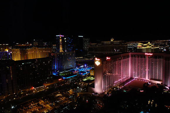 RX100V-211 DSC-RX100M5 8.8-25.7 mm f-1.8-2.8 8.8 mm 1-60 sec at f - 1.8 ISO 1000_